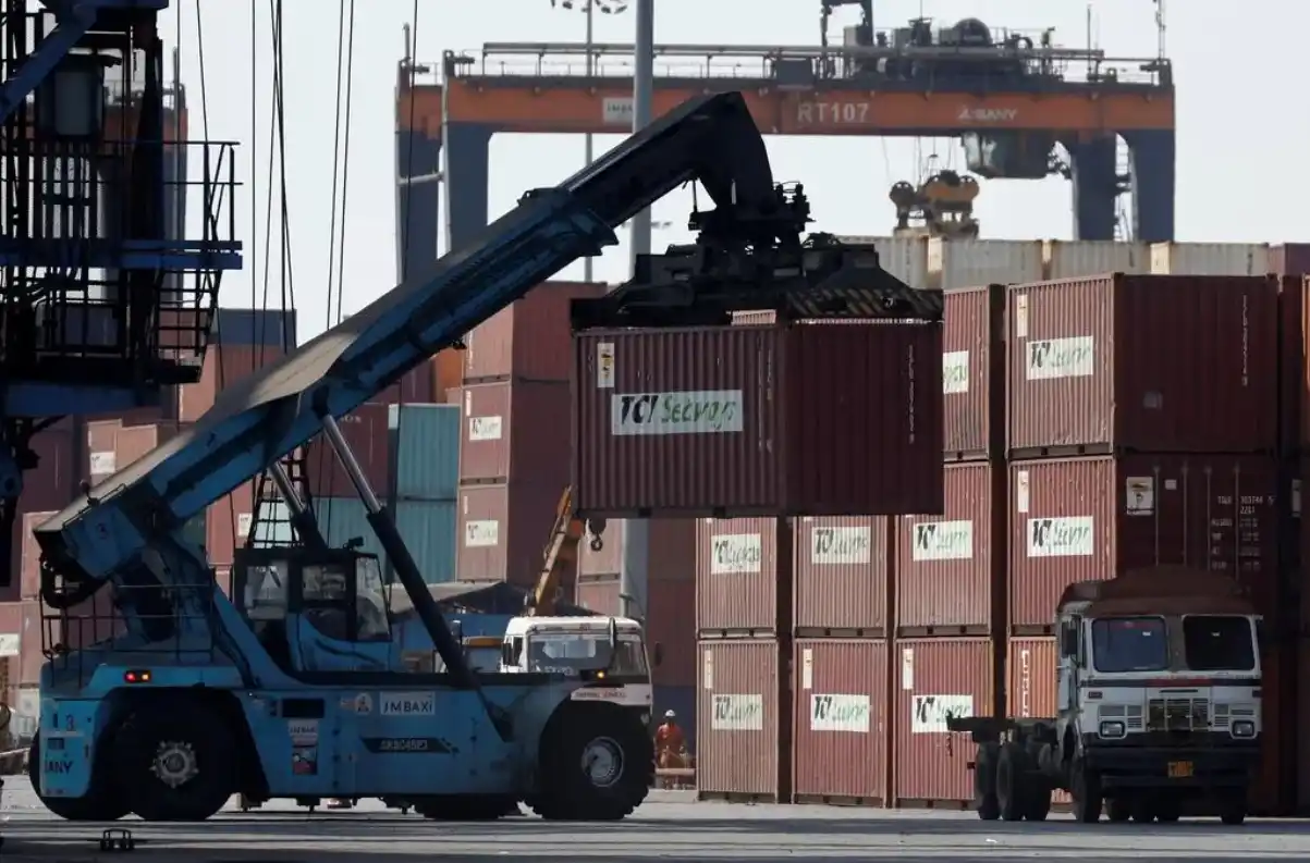 Kandla port in Gujarat resumes, after ceasing operations for 5 hours