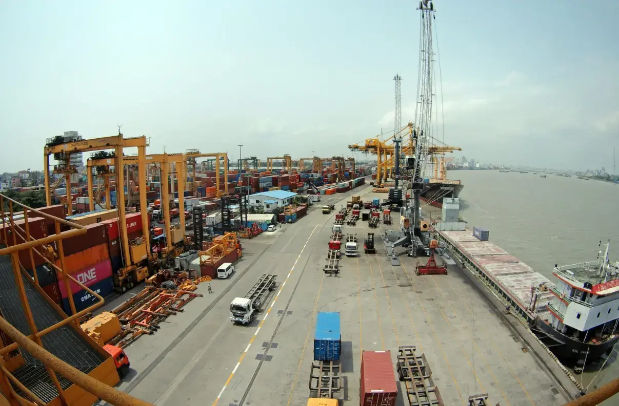 Customs strike paralyses Chattogram port, halts trade for 5 days