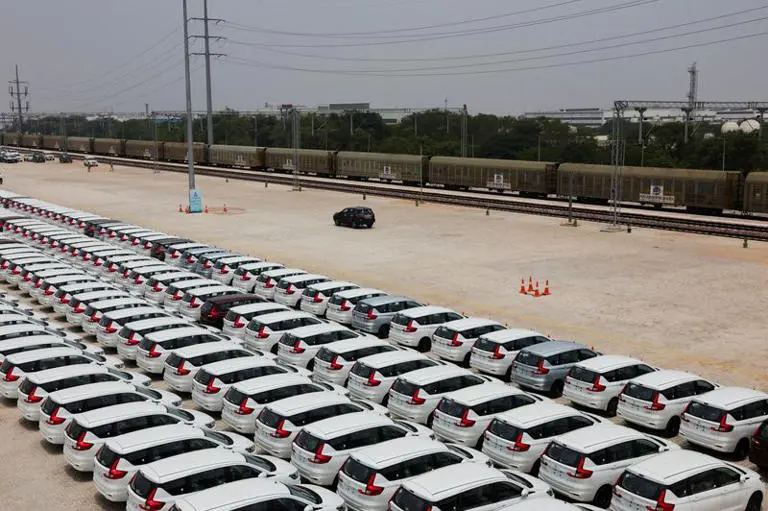 India's Auto Dealers Eye Record Sales While Bracing for Middle East Supply Chain Fallout