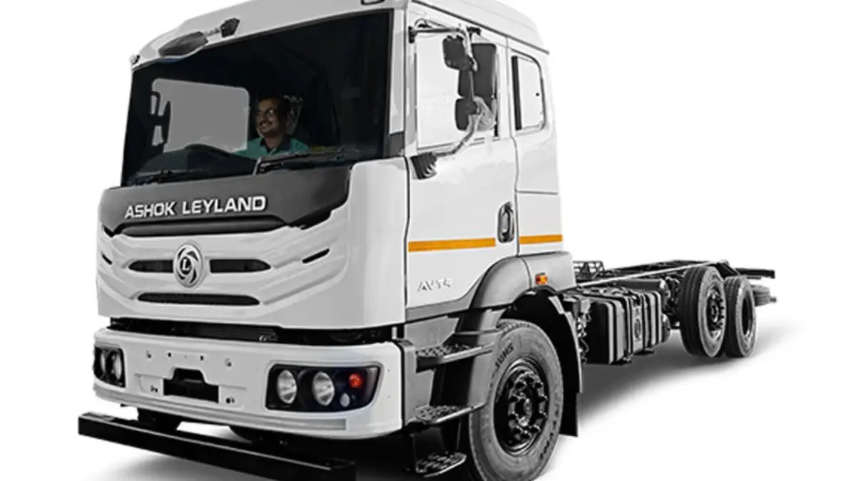 Ashok Leyland Wins 715-Vehicle Order from VRL Logistics in Major Fleet Deal